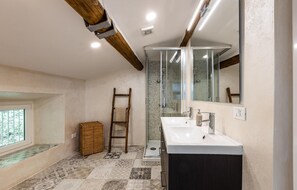 Bañera, secador de pelo