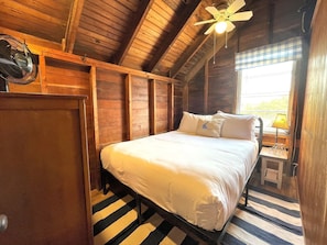 4 bedrooms, iron/ironing board, bed sheets