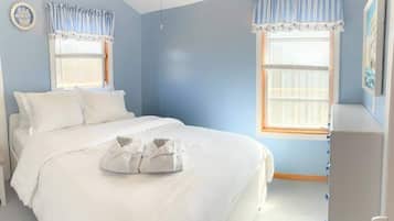 4 bedrooms, iron/ironing board, bed sheets