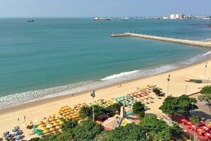 Vista para praia/oceano