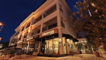 Vista frontal de la propiedad