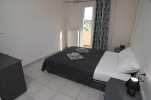 2 bedrooms, iron/ironing board, WiFi, bed sheets