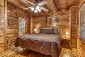2 bedrooms, iron/ironing board, Internet, bed sheets - Morning Glory is the place for you! Nestled on Bluff Mountain, just 10 minutes outside of Pigeon Fo (Sevierville)