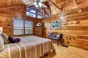 2 bedrooms, iron/ironing board, internet, bed sheets - Morning Glory is the place for you! Nestled on Bluff Mountain, just 10 minutes outside of Pigeon Fo (Sevierville)