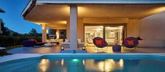 วิลล่า ฟิลอกเซเนีย หรูหรา