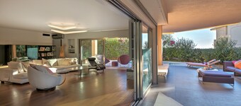 Luxurious Villa Philoxenia