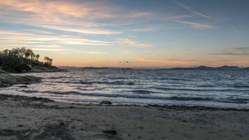Beach nearby, beach towels