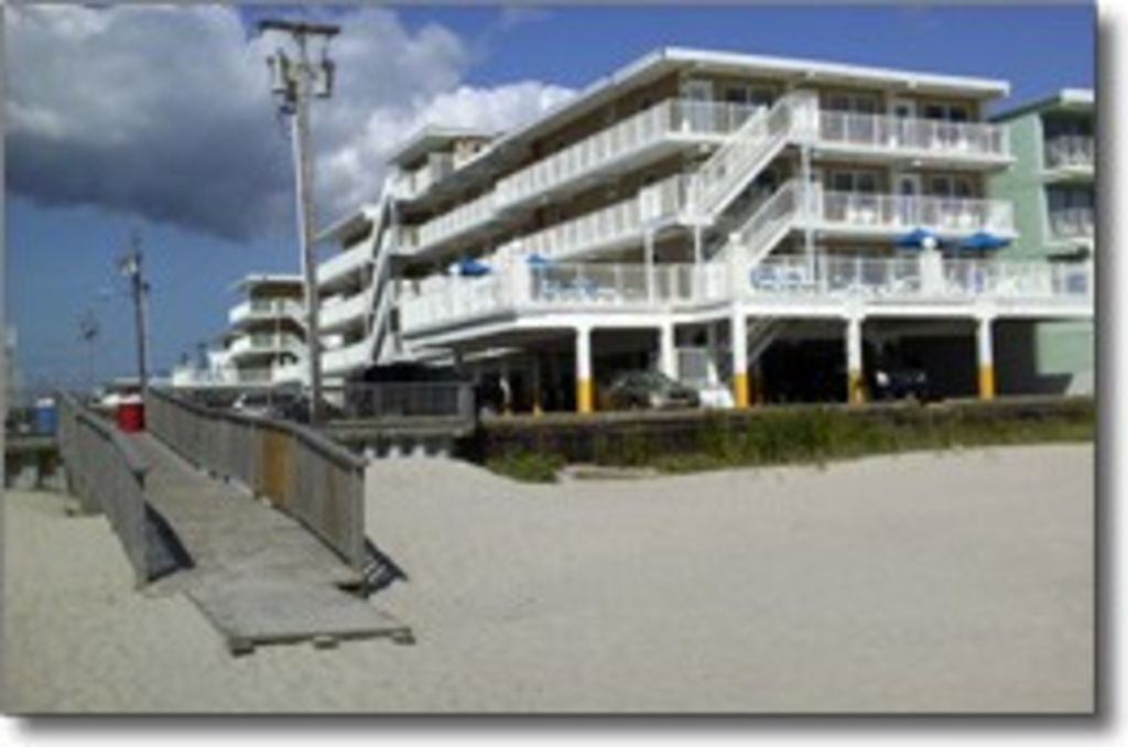 Beach front condos in Wildwood Crest - 2 pools on site!