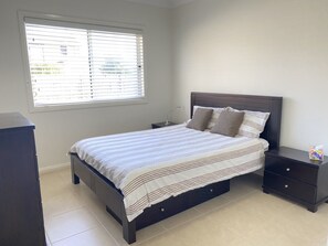 4 dormitorios, tabla de planchar con plancha, wifi gratis y ropa de cama