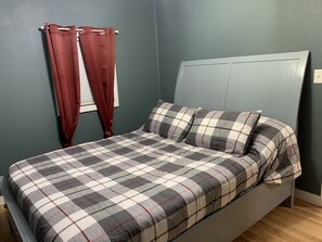 2 bedrooms, WiFi, bed sheets - Two bedroom Cottage (Cornell)