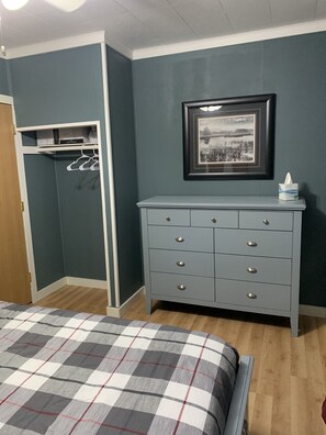 2 bedrooms, WiFi, bed sheets - Two bedroom Cottage (Cornell)