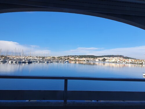 Lovely studio with superb view and private parking 5 minutes from the beach