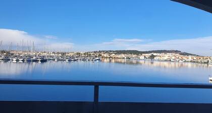 Lovely studio with superb view and private parking 5 minutes from the beach