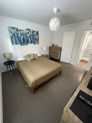 2 habitaciones, tabla de planchar con plancha y wifi gratis 