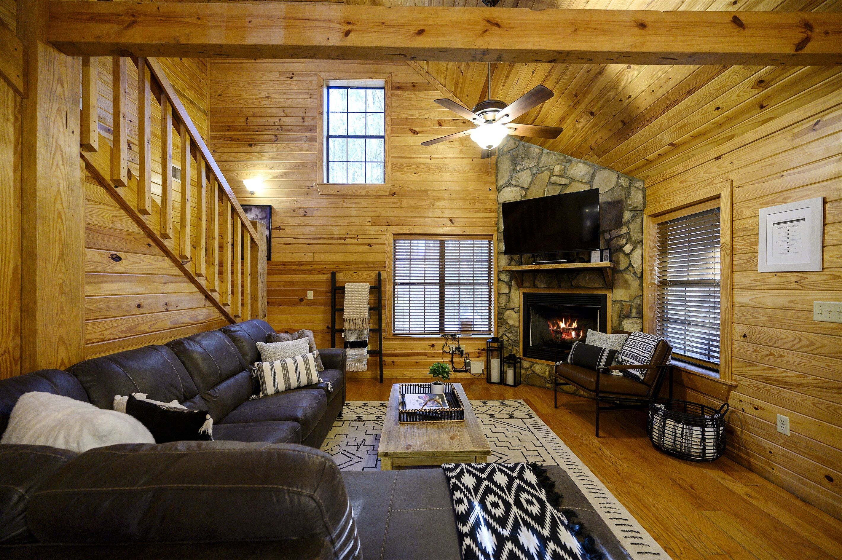 智能电视、壁炉、桌上足球