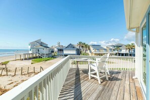 Outdoor dining - Easy Beach Access, Gulf Views, Relaxing Hot Tub! (Galveston)