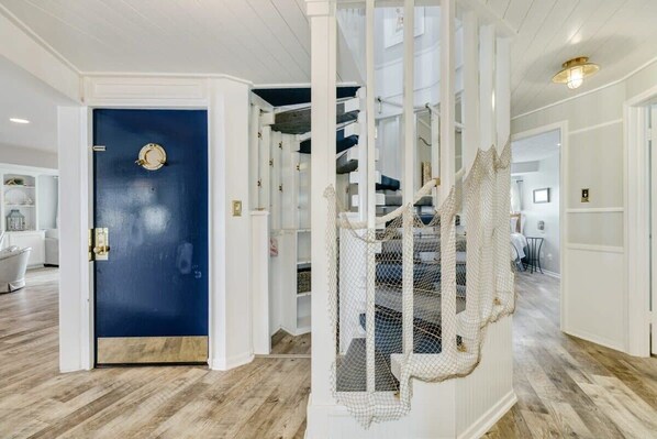 Interior - Easy Beach Access, Gulf Views, Relaxing Hot Tub! (Galveston)