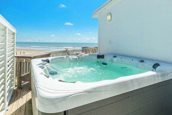 Outdoor spa tub - Easy Beach Access, Gulf Views, Relaxing Hot Tub! (Galveston)