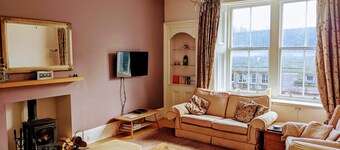 Huge 4 Bed Apt - Perfect Base to Explore The Borders
