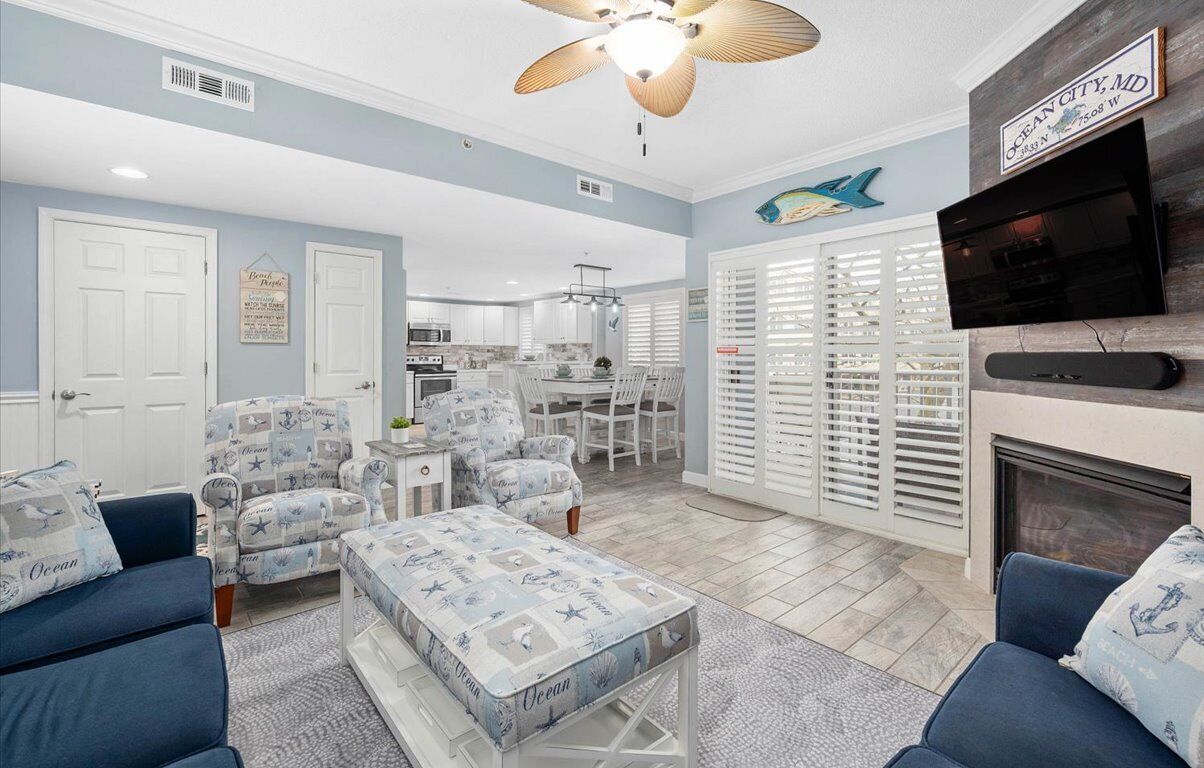 Beautiful 2 BR 2 BA Unit With Pool - Close to the Beach and Convention Center