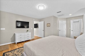 3 chambres, fer et planche à repasser, Wi-Fi, draps fournis