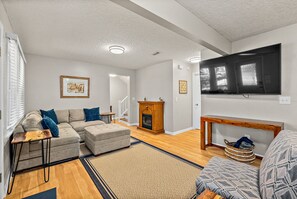 电视、壁炉、办公室