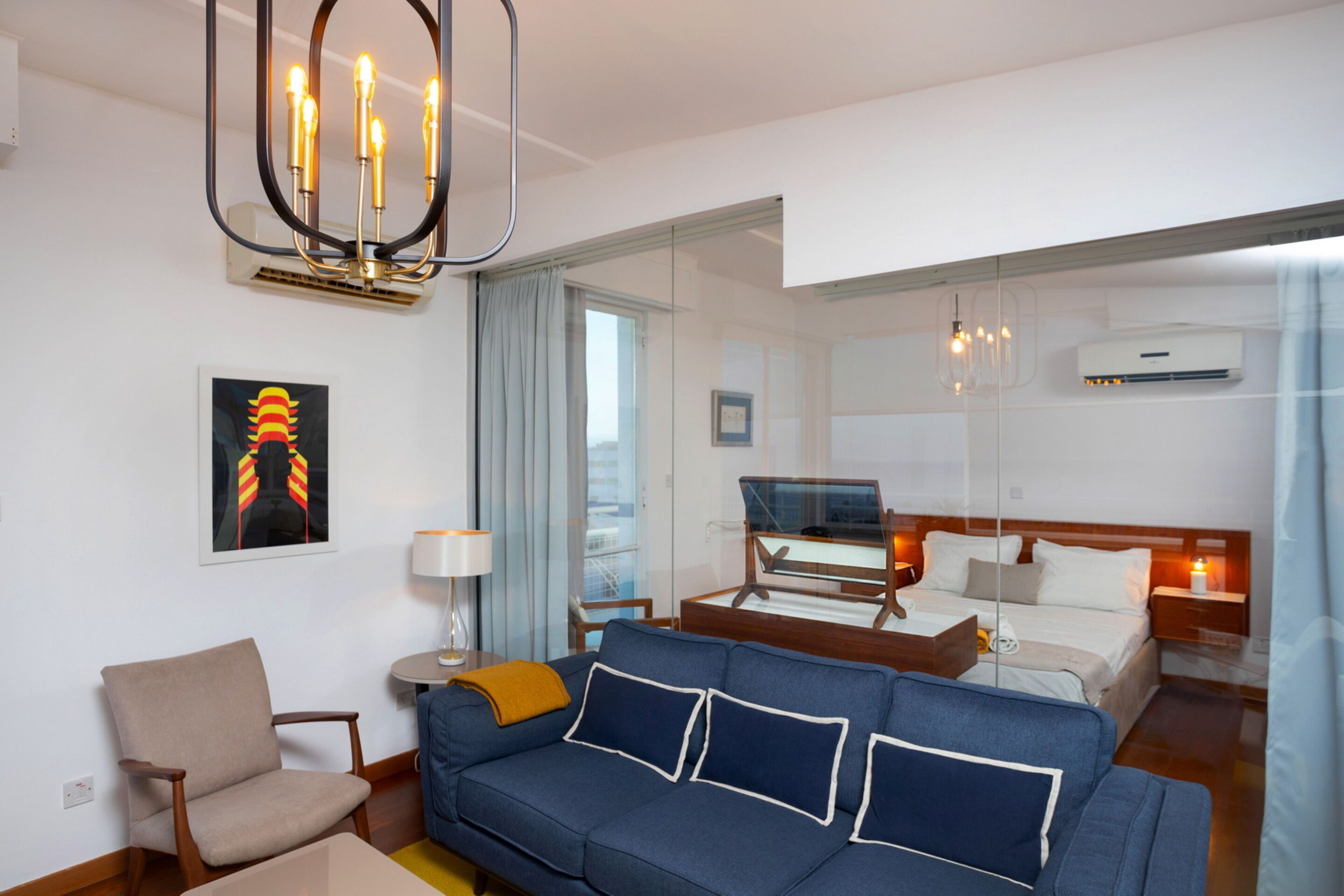 设计顶层房 | 客厅 | 43-英寸智能电视（配备数码频道）、电视、Netflix