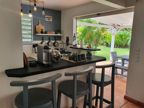Villa with sea view and close to rivers, 2mn from Valombreuse floral park