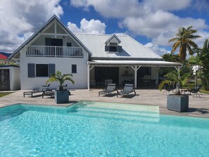 Outdoor pool - Villa with sea view and close to rivers, 2mn from Valombreuse floral park (PETIT-BOURG)