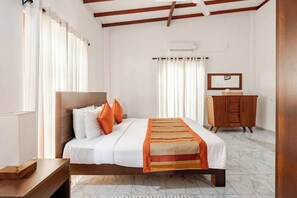 2 bedrooms, iron/ironing board, free WiFi, bed sheets - PropertyOne: Entire Home with private swimming pool and jacuzzi. (Sri Jayawardenepura Kotte)