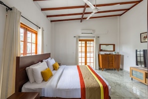 2 bedrooms, iron/ironing board, free WiFi, bed sheets - PropertyOne: Entire Home with private swimming pool and jacuzzi. (Sri Jayawardenepura Kotte)