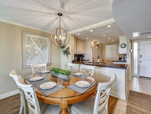 Dining - 4201 Island Club ~ Ocean Front 2BR with Access to Pool, Tennis, Fitness Center! (Hilton Head Island)