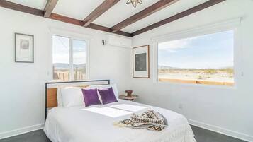 3 bedrooms, desk, iron/ironing board, free WiFi