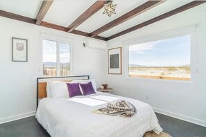 3 bedrooms, desk, iron/ironing board, free WiFi - Charming Bungalow! ENDLESS VIEWS, Hot Tub, Fire Pit! (Joshua Tree)