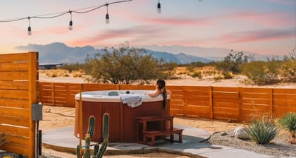 Charming Bungalow! ENDLESS VIEWS, Hot Tub, Fire Pit!