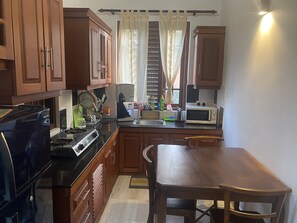 Kühlschrank, Mikrowelle, Wasserkocher, Toaster