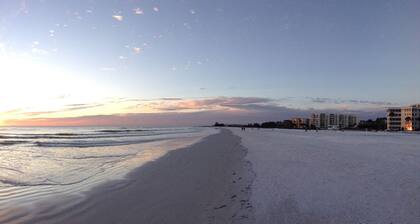 Palm Bay Club #313 Wonderful Bayside Condo close to beautiful beach and pools