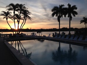 A heated pool - Palm Bay Club #313 Wonderful Bayside Condo close to beautiful beach and pools (Sarasota)