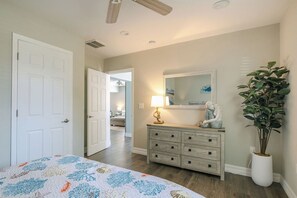 4 bedrooms, iron/ironing board, WiFi, bed sheets