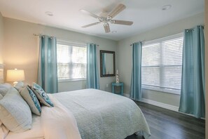 4 bedrooms, desk, iron/ironing board, travel crib