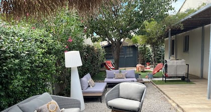 villa avec piscine pour de belles vacances .