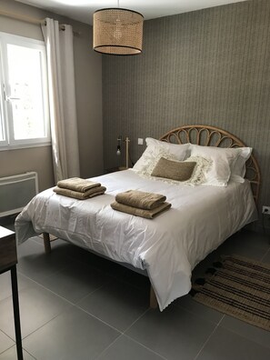 3 bedrooms, iron/ironing board, travel cot, free WiFi