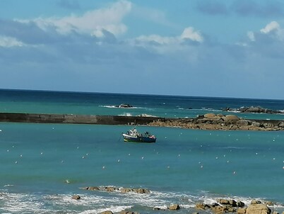 Vacation home in Plouescat, sea view, feet in the water.
