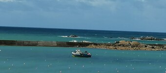 Vacation home in Plouescat, sea view, feet in the water.