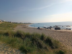 On the beach - Vacation home in Plouescat, sea view, feet in the water. (Plouescat)