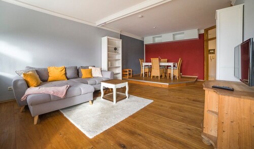 große helle Wohnung mitten auf dem Land, familien- und tierfreundlich