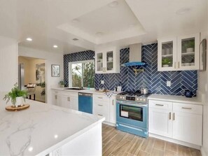 Fridge, oven, dishwasher, coffee/tea maker