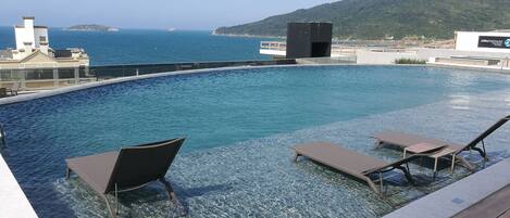 Innenpool, Außenpool