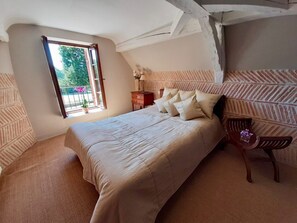 5 slaapkamers, een strijkplank/strijkijzer, gratis wifi, beddengoed