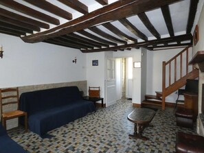 Televisión y chimenea 